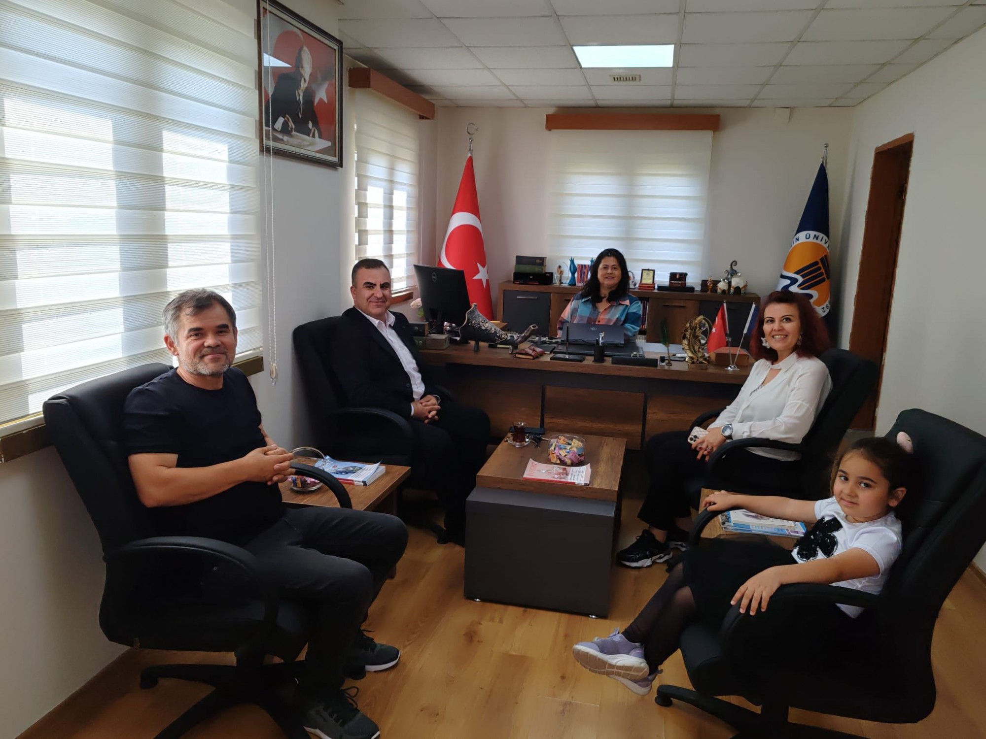 Mut Meslek Y&uuml;ksekokulu M&uuml;d&uuml;r&uuml; &Ouml;ğr. G&ouml;r. Koray Gidirişlioğlu&rsquo;ndan Dekanımıza Hayırlı Olsun Ziyareti detayı için tıklayınız