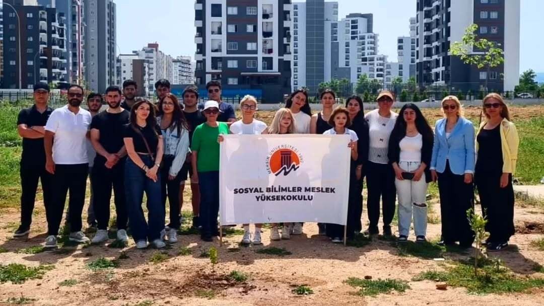 SBMYO &Ouml;ğrencilerinden Fidan Dikim Etkinliği detayı için tıklayınız