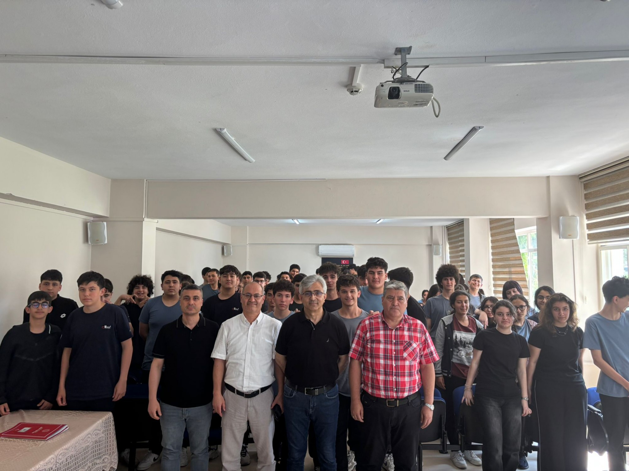 N&uuml;kleer Bilimler Uygulama ve Araştırma Merkezi, Liselileri Geleceğin Teknolojisiyle Buluşturuyor detayı için tıklayınız