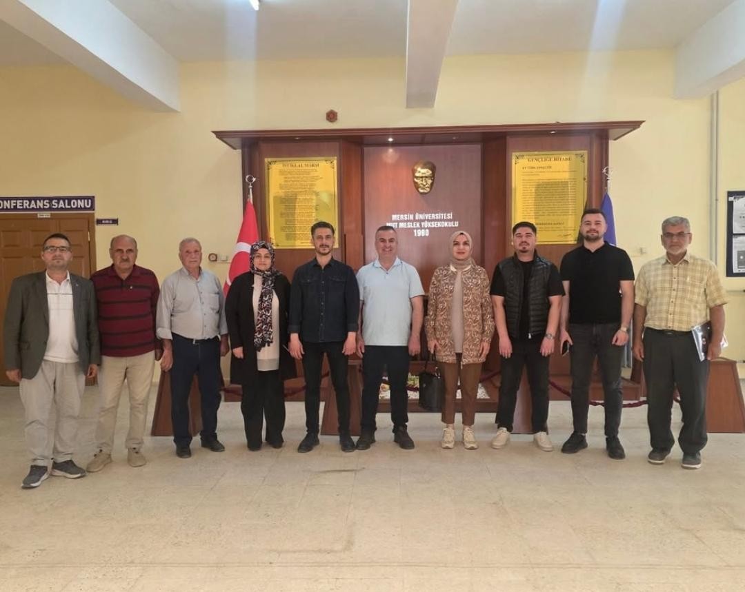 AK Parti Mersin İl Başkan Yardımcısı Sn.Z&uuml;leyha &Uuml;NDAR , AK Parti İl&ccedil;e Başkanı Sn.Ahmet H&uuml;srev DEMİR ve y&ouml;netim ekibini okulumuzda ağırladık.   &Uuml;niversitemizin gelişimine y&ouml;nelik verimli bir toplantı ger&ccedil;ekleştirdik.   Nazik ziyaretleri i&ccedil;in teşekk&uuml;r ederiz. detayı için tıklayınız