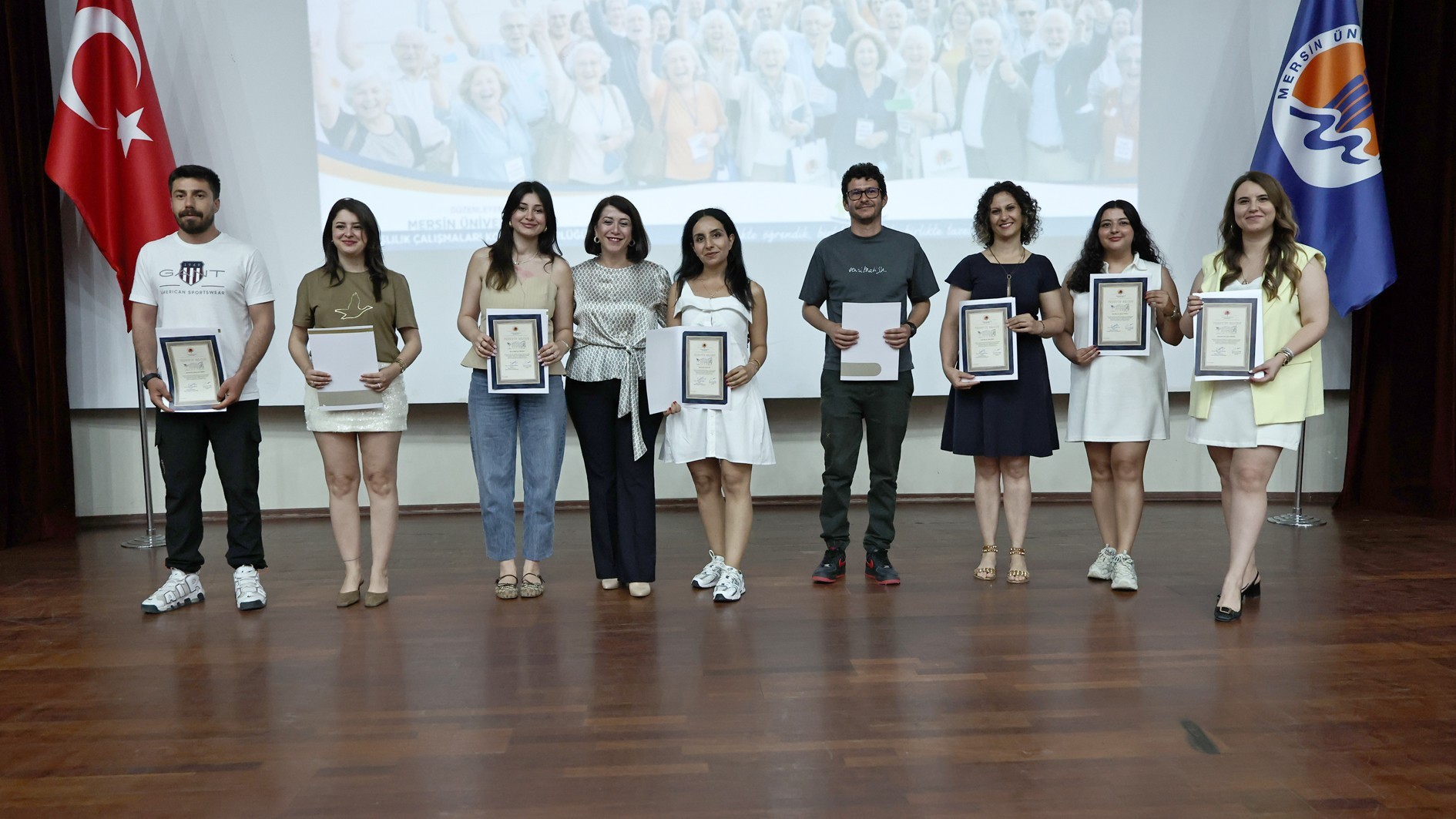 &Uuml;niversitemiz 60+ Tazelenme &Uuml;niversitesinde D&ouml;nem Sonu Coşkusu detayı için tıklayınız