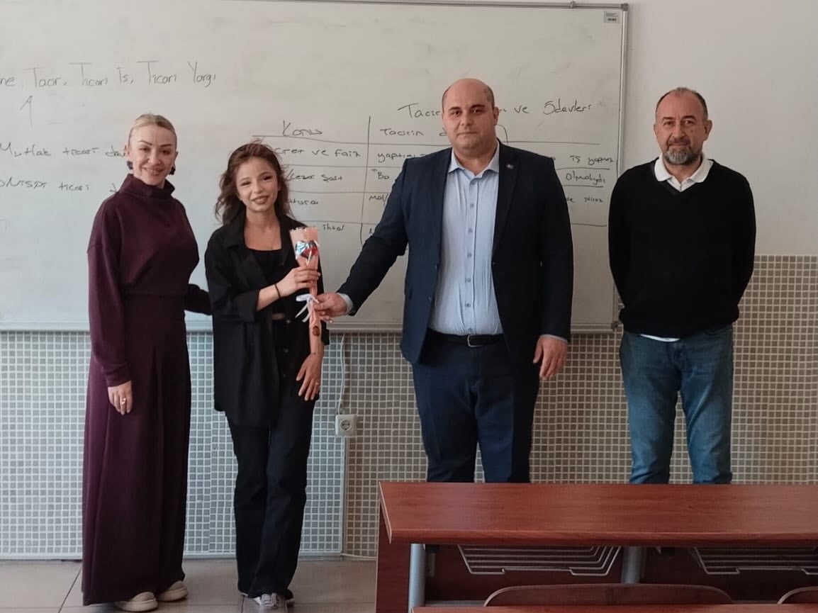 Y&uuml;ksekokulumuzda, kadın &ouml;ğrencilerimizin, kadın &ouml;ğretim elemanlarımızın ve kadın idari personelimizin 8 Mart D&uuml;nya Kadınlar G&uuml;n&uuml; kutlandı. detayı için tıklayınız
