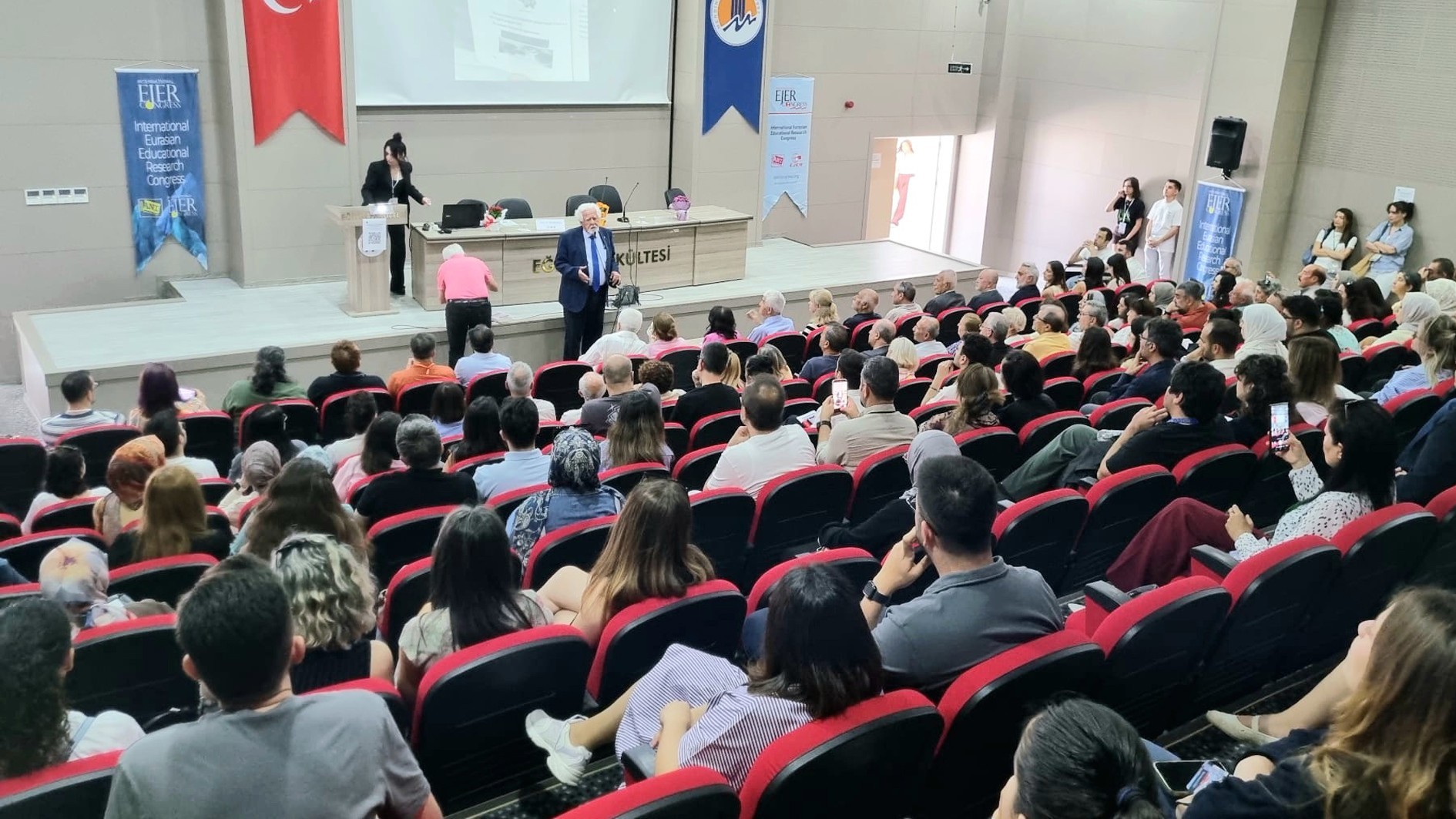 13. Uluslararası EJER Kongresi &Uuml;niversitemiz Ev Sahipliğinde Ger&ccedil;ekleştirildi detayı için tıklayınız