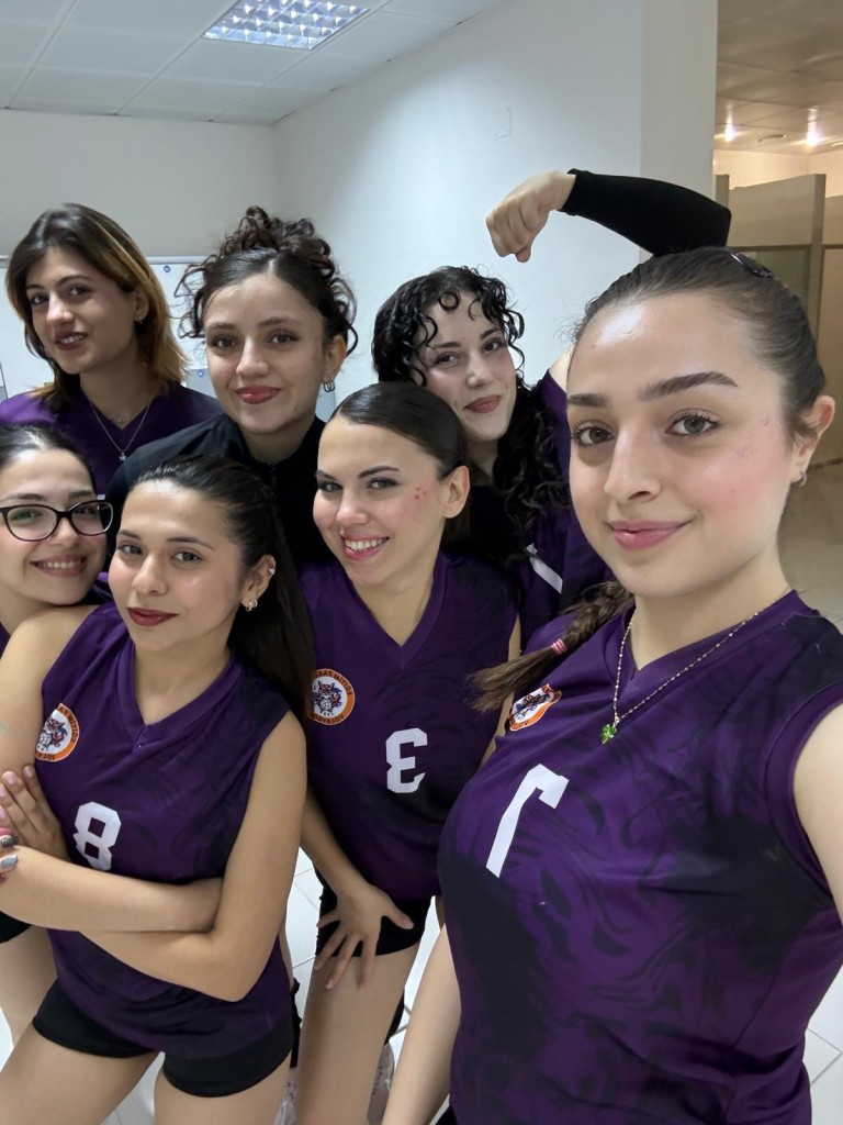 Eğitim Fak&uuml;ltesi &Ouml;ğrencileri Voleybol Turnuvasına Katılım Sağladı detayı için tıklayınız