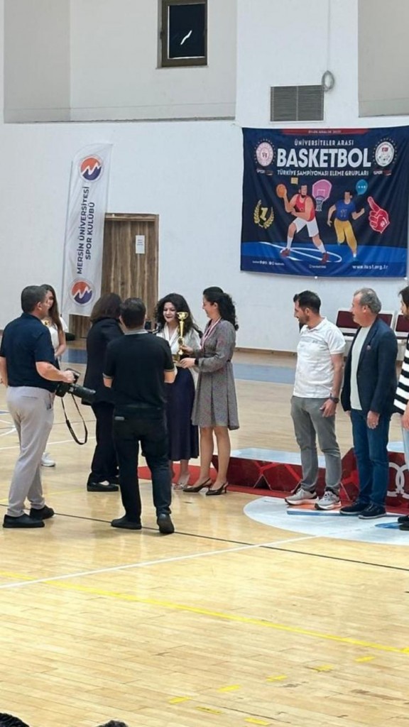 Eğitim Fak&uuml;ltesi Personelimizden Voleybolda &Uuml;&ccedil;&uuml;nc&uuml;l&uuml;k Derecesi! detayı için tıklayınız