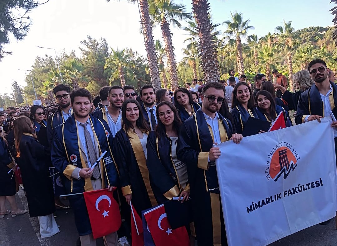 Mimarlık Fak&uuml;ltesinde Mezuniyet Heyecanı detayı için tıklayınız