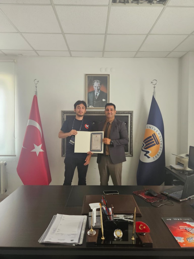 &Ouml;ğrencimizden Siber G&uuml;venlikte T&uuml;rkiye &Uuml;&ccedil;&uuml;nc&uuml;l&uuml;ğ&uuml; detayı için tıklayınız