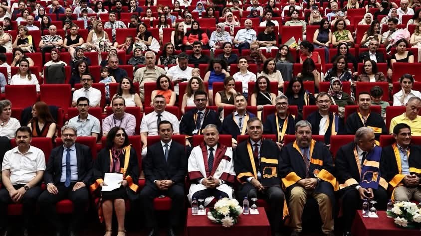 Tıp Fak&uuml;ltemizin  Mezuniyet T&ouml;reni&rsquo;ne Katılım detayı için tıklayınız