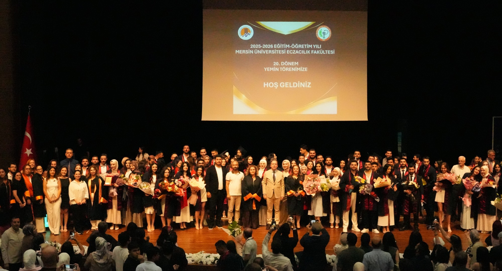 Geleceğin Eczacıları &Uuml;niversitemizden Uğurlandı: Mezunlarımız Yemin Ederek Mesleklerine İlk Adımlarını Attı detayı için tıklayınız